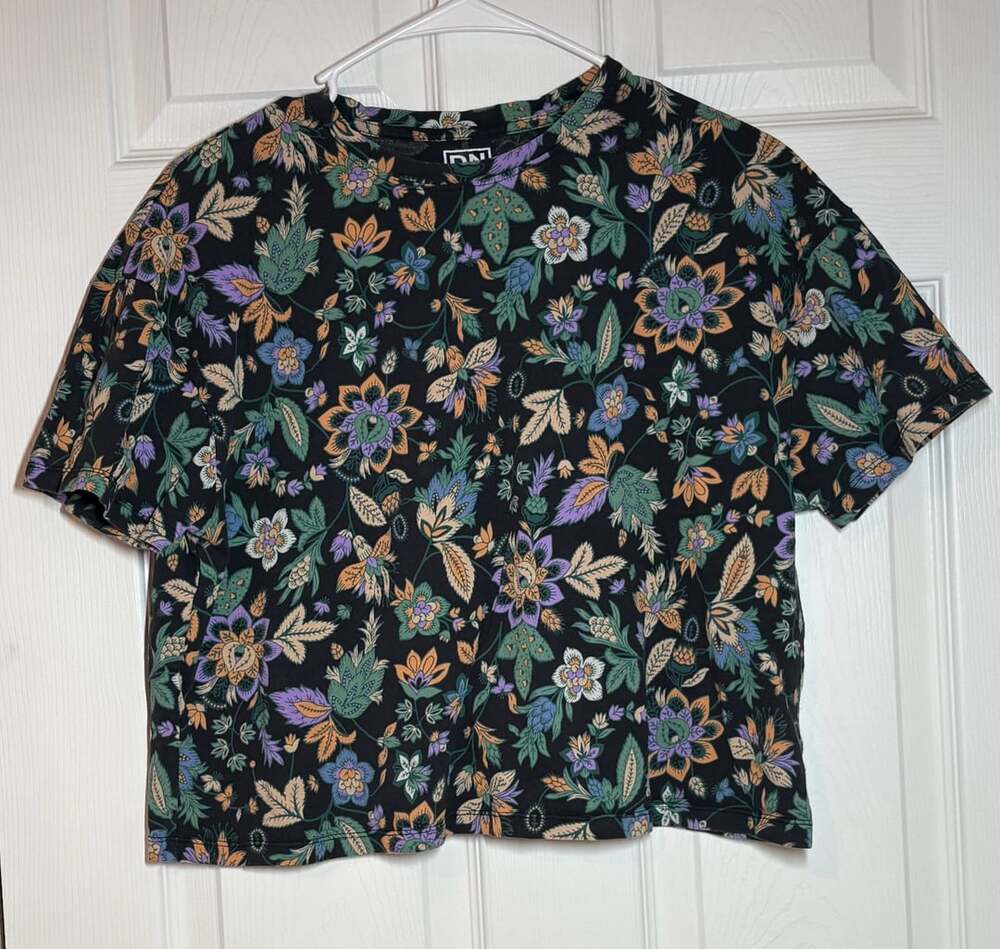DNMX T-Shirt Size L Black/multicolorFloral Boxy Fit Crop Top